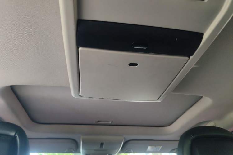 Used Dodge Journey 2013 2.4L Two-Wheel Drive Luxury Version Headliner