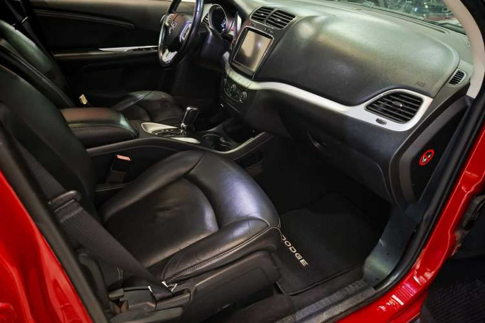 Used Dodge Journey 2013 2.4L Two-Wheel Drive Luxury Version Interior 1