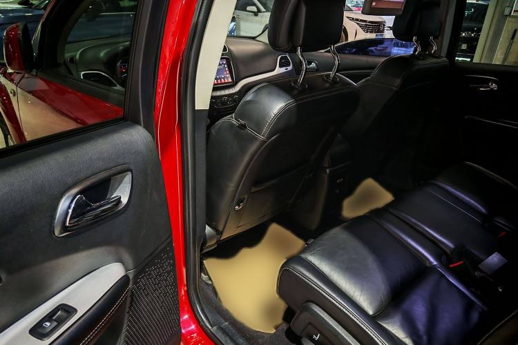 Used Dodge Journey 2013 2.4L Two-Wheel Drive Luxury Version Interior 10