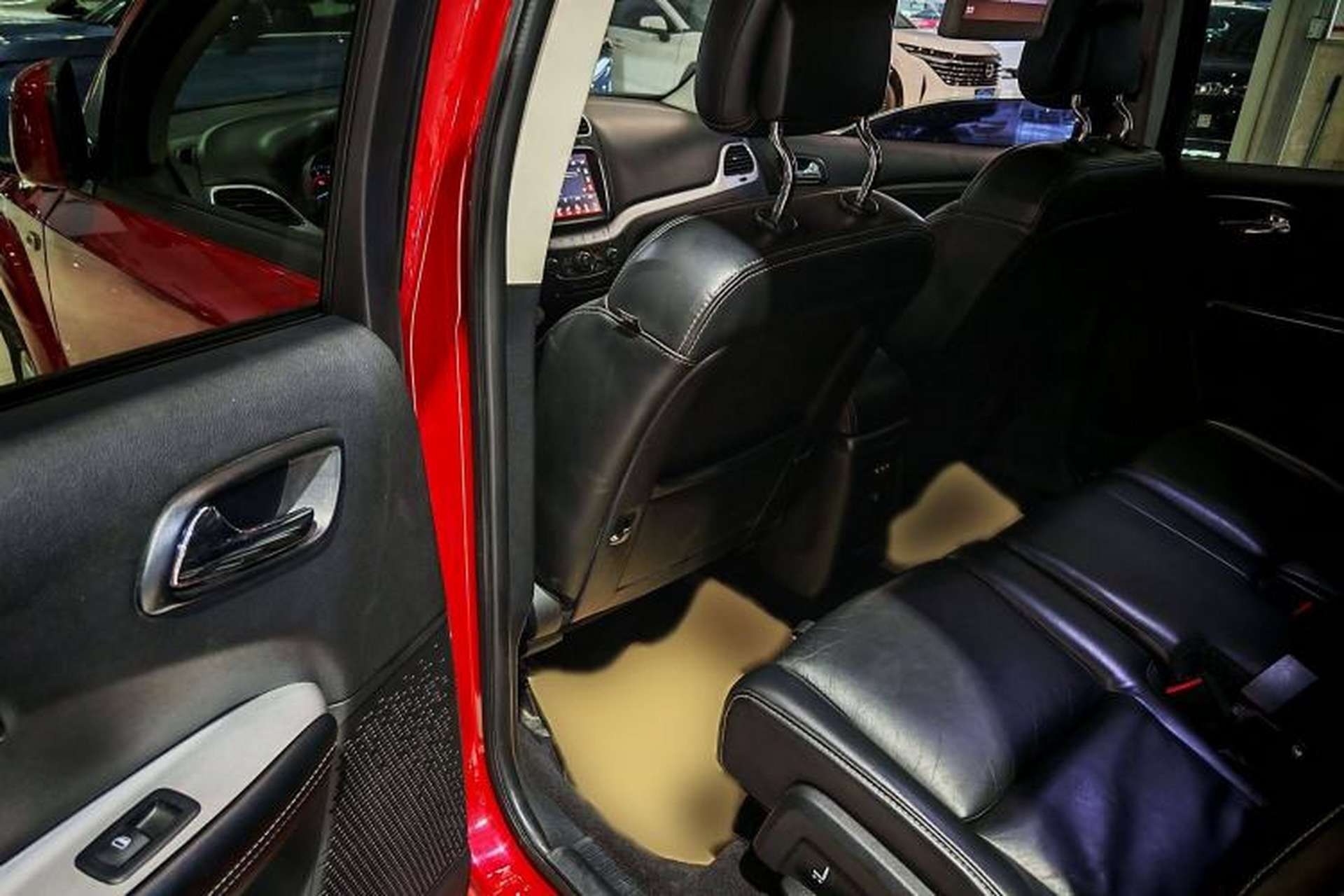 Used Dodge Journey 2013 2.4L Two-Wheel Drive Luxury Version Interior 10