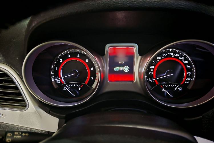 Used Dodge Journey 2013 2.4L Two-Wheel Drive Luxury Version Interior 2