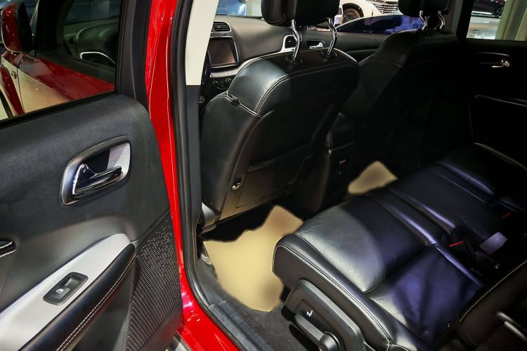 Used Dodge Journey 2013 2.4L Two-Wheel Drive Luxury Version Interior 3