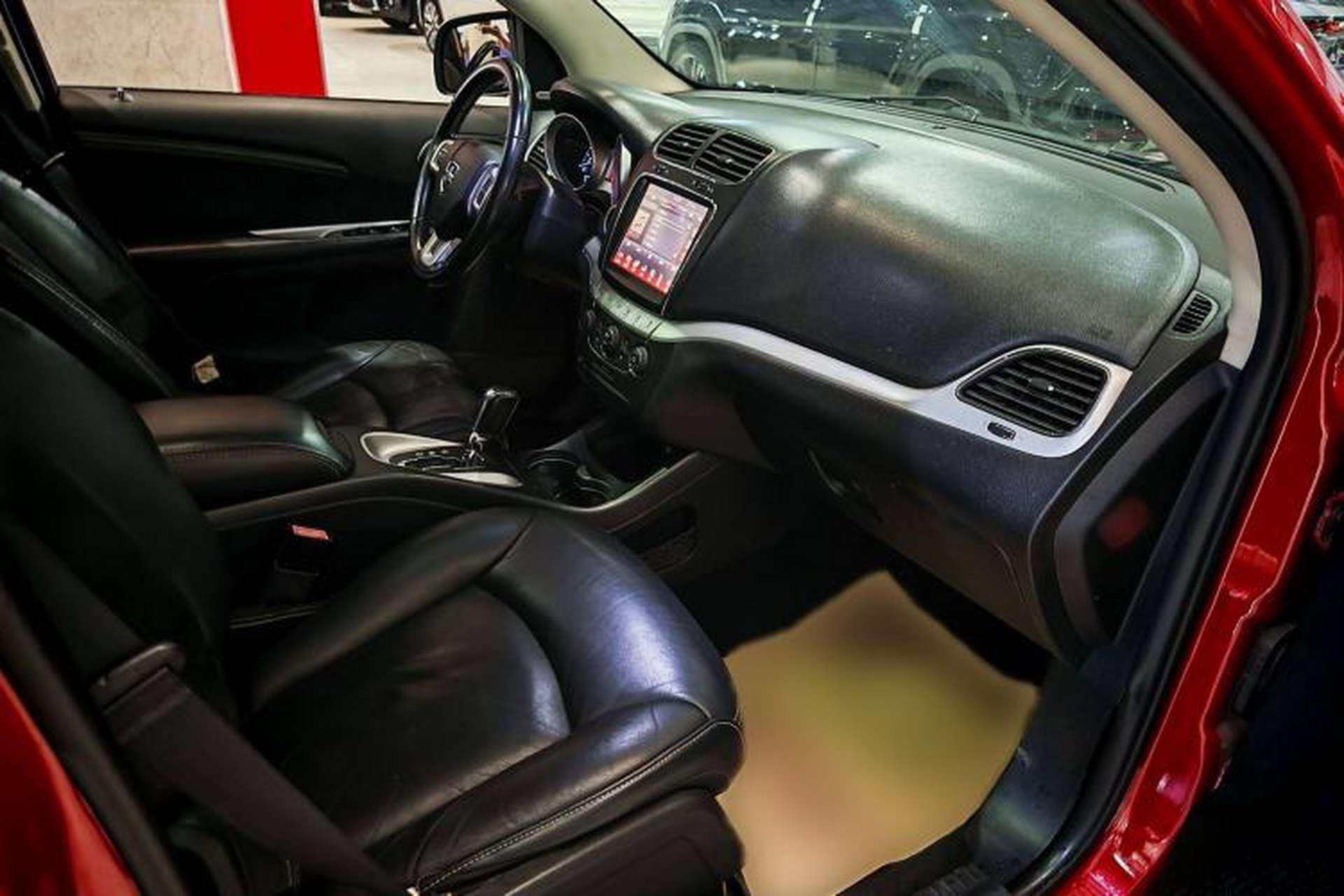 Used Dodge Journey 2013 2.4L Two-Wheel Drive Luxury Version Interior 8