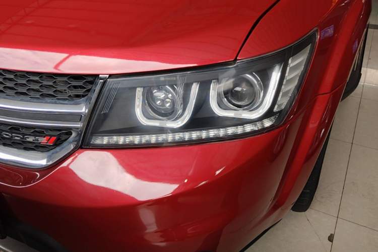 Used Dodge Journey 2013 2.4L Two-Wheel Drive Luxury Version Left Front Headlight