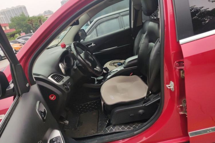 Used Dodge Journey 2013 2.4L Two-Wheel Drive Luxury Version Left Front Seat