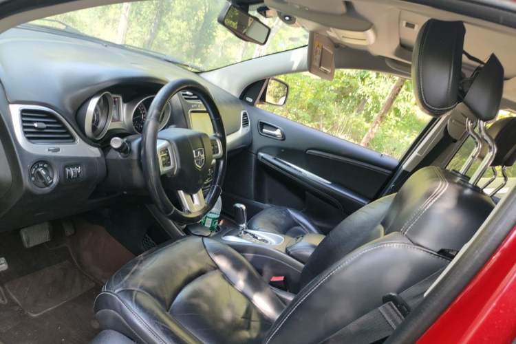 Used Dodge Journey 2013 2.4L Two-Wheel Drive Luxury Version Left Front Seat