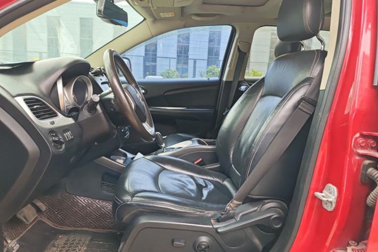 Used Dodge Journey 2013 2.4L Two-Wheel Drive Luxury Version Left Front Seat