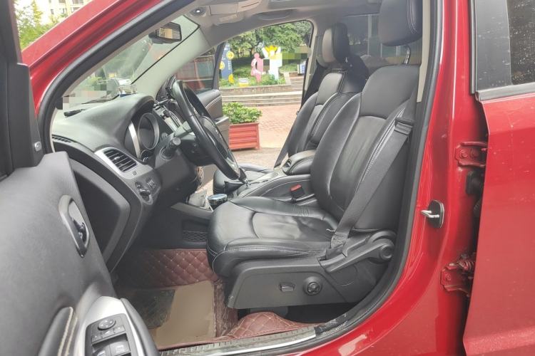 Used Dodge Journey 2013 2.4L Two-Wheel Drive Luxury Version Left Front Seat