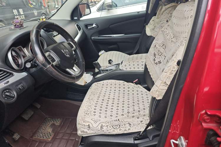 Used Dodge Journey 2013 2.4L Two-Wheel Drive Luxury Version Left Front Seat