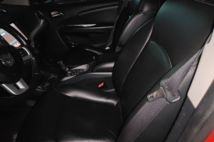Used Dodge Journey 2013 2.4L Two-Wheel Drive Luxury Version Left Front Seat