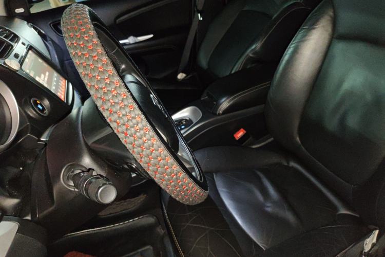 Used Dodge Journey 2013 2.4L Two-Wheel Drive Luxury Version Left Front Seat