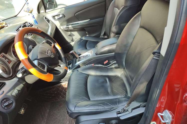 Used Dodge Journey 2013 2.4L Two-Wheel Drive Luxury Version Left Front Seat