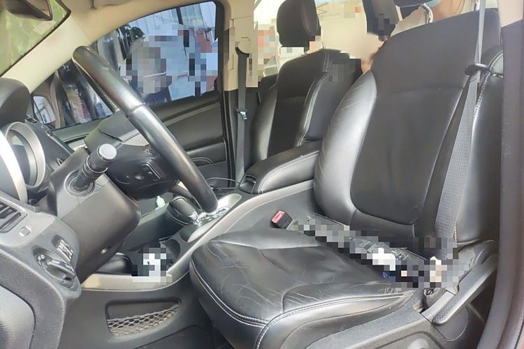Used Dodge Journey 2013 2.4L Two-Wheel Drive Luxury Version Left Front Seat