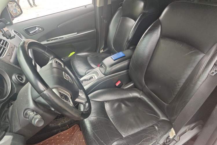 Used Dodge Journey 2013 2.4L Two-Wheel Drive Luxury Version Left Front Seat