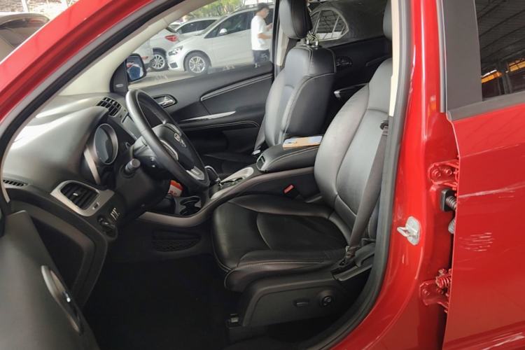 Used Dodge Journey 2013 2.4L Two-Wheel Drive Luxury Version Left Front Seat