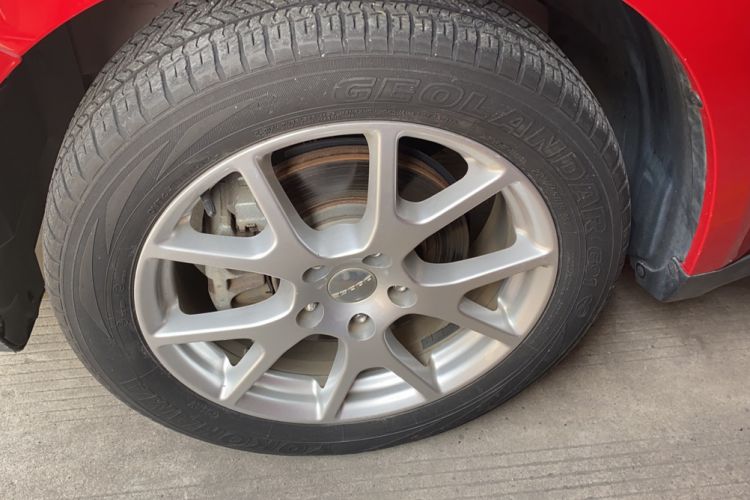 Used Dodge Journey 2013 2.4L Two-Wheel Drive Luxury Version Left Front Wheel Hub