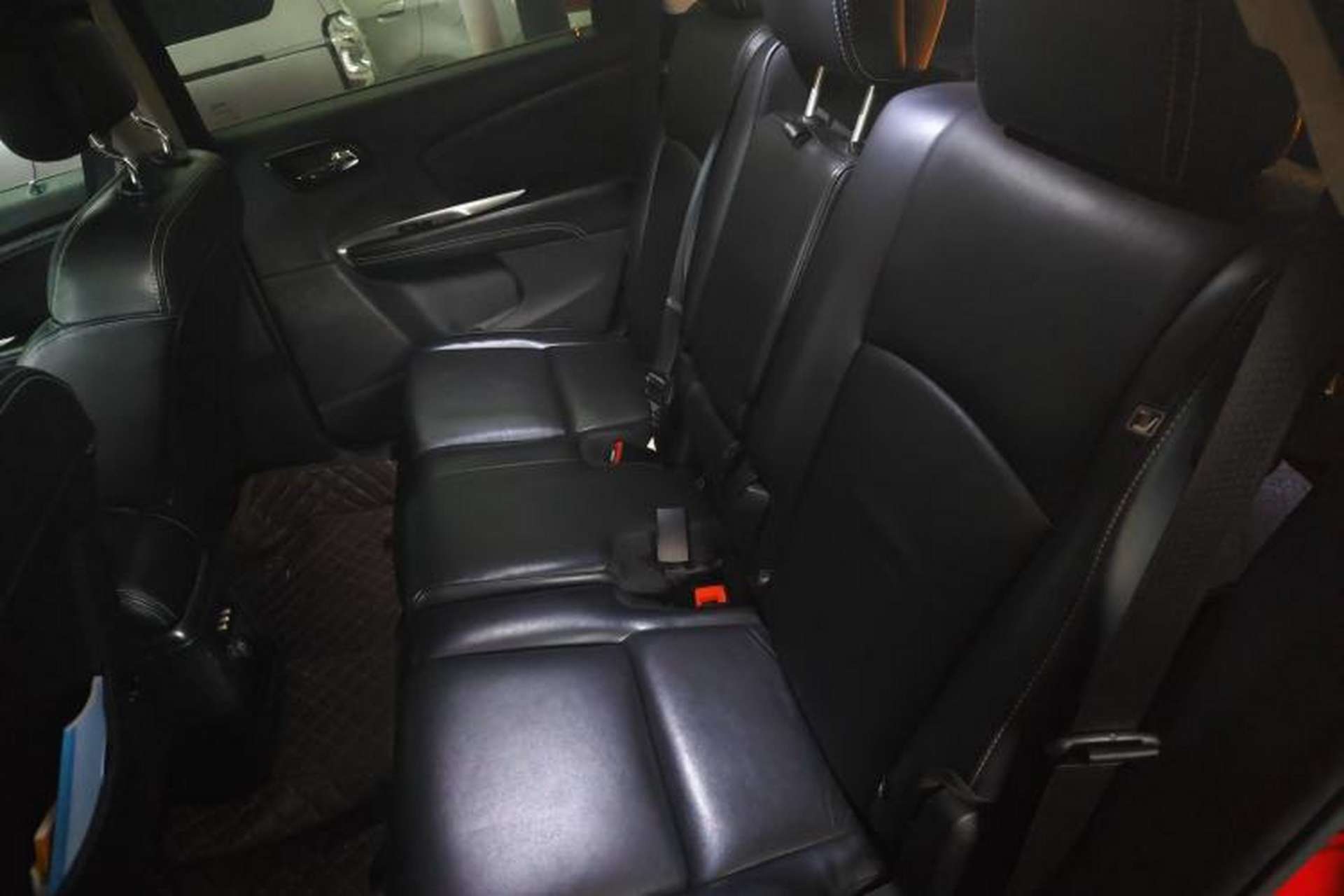 Used Dodge Journey 2013 2.4L Two-Wheel Drive Luxury Version Left Rear Seat