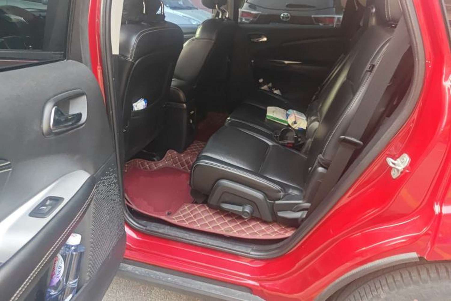 Used Dodge Journey 2013 2.4L Two-Wheel Drive Luxury Version Left Rear Seat