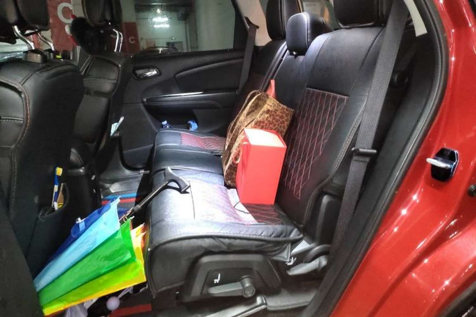 Used Dodge Journey 2013 2.4L Two-Wheel Drive Luxury Version Left Rear Seat