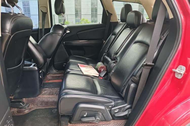 Used Dodge Journey 2013 2.4L Two-Wheel Drive Luxury Version Left Rear Seat