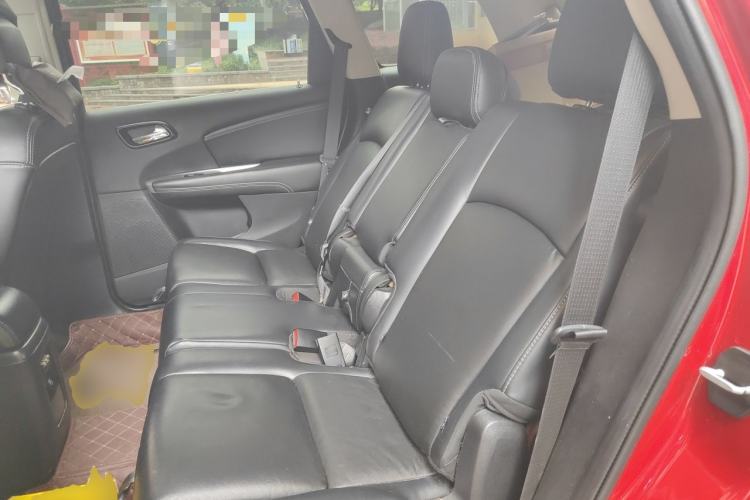 Used Dodge Journey 2013 2.4L Two-Wheel Drive Luxury Version Left Rear Seat