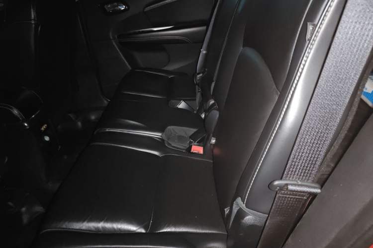 Used Dodge Journey 2013 2.4L Two-Wheel Drive Luxury Version Left Rear Seat