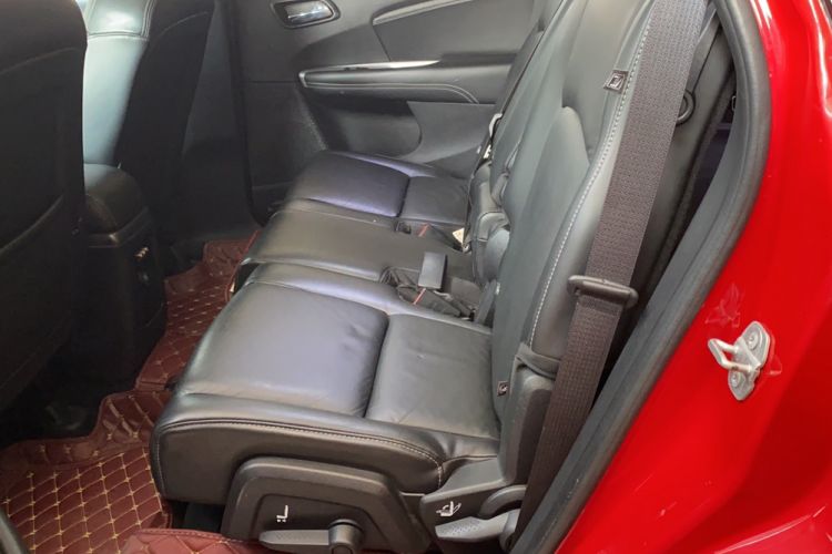 Used Dodge Journey 2013 2.4L Two-Wheel Drive Luxury Version Left Rear Seat