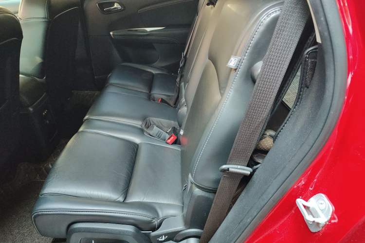 Used Dodge Journey 2013 2.4L Two-Wheel Drive Luxury Version Left Rear Seat