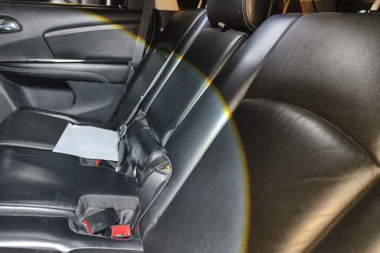 Used Dodge Journey 2013 2.4L Two-Wheel Drive Luxury Version Left Rear Seat