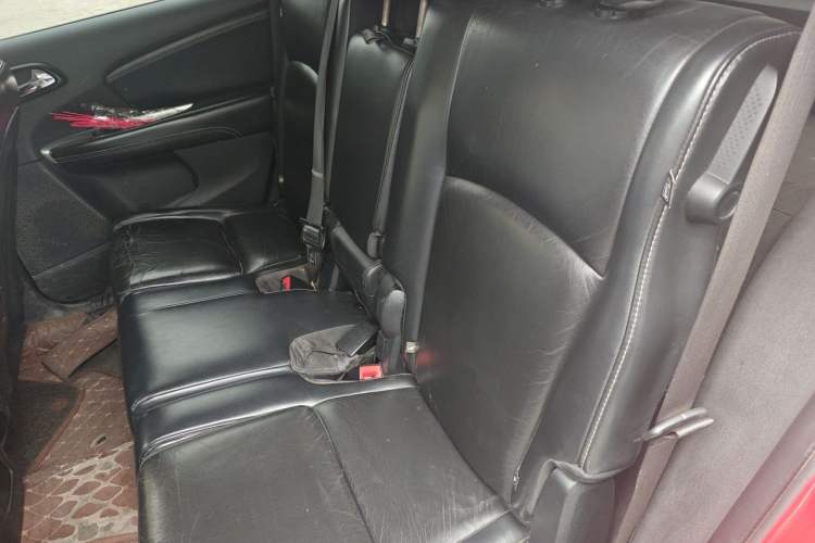 Used Dodge Journey 2013 2.4L Two-Wheel Drive Luxury Version Left Rear Seat