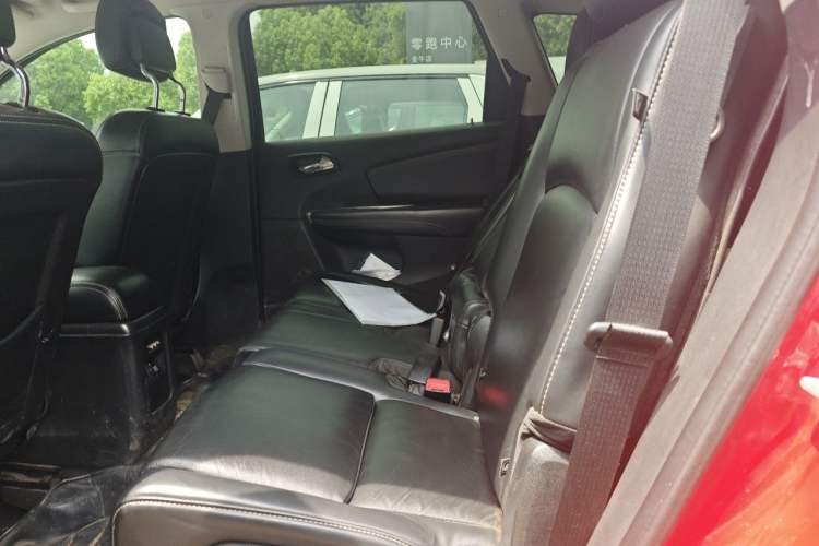 Used Dodge Journey 2013 2.4L Two-Wheel Drive Luxury Version Left Rear Seat