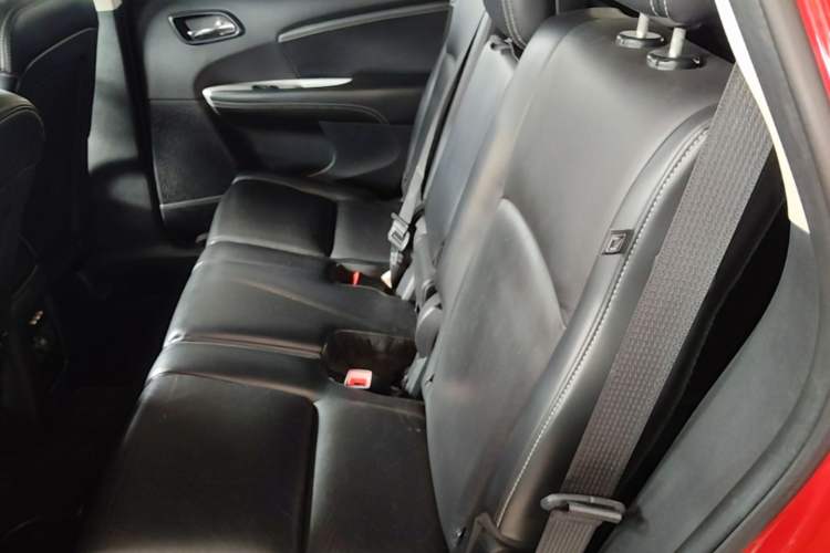 Used Dodge Journey 2013 2.4L Two-Wheel Drive Luxury Version Left Rear Seat