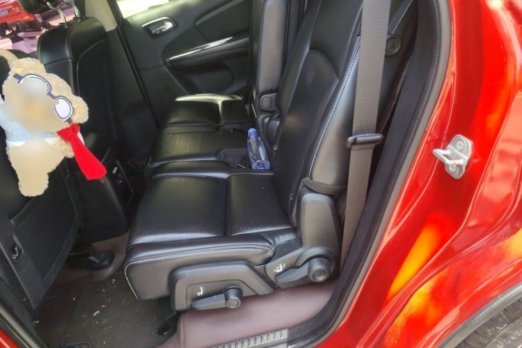 Used Dodge Journey 2013 2.4L Two-Wheel Drive Luxury Version Left Rear Seat