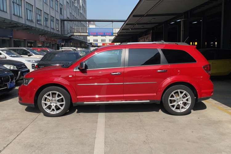 Used Dodge Journey 2013 2.4L Two-Wheel Drive Luxury Version Left Side