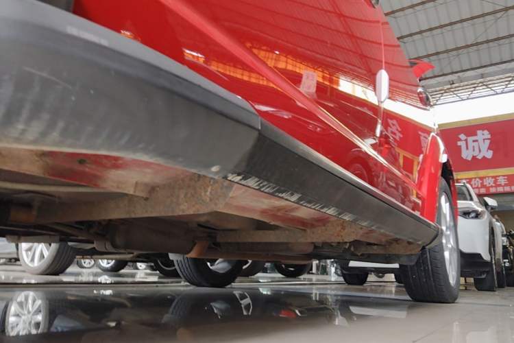 Used Dodge Journey 2013 2.4L Two-Wheel Drive Luxury Version Left Side Sill