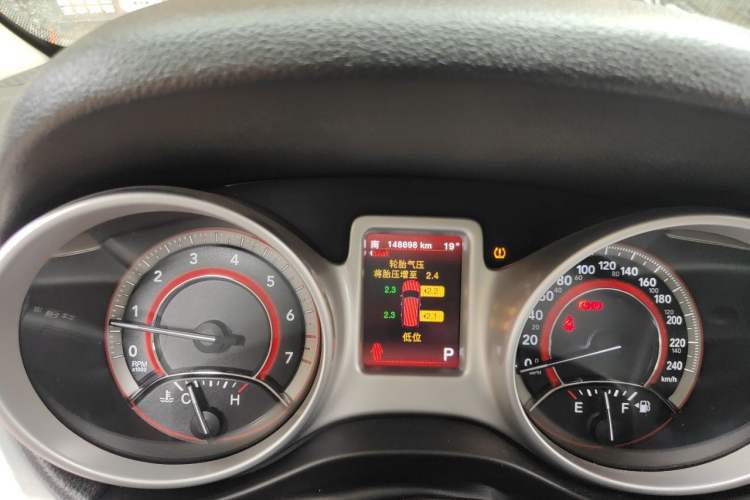 Used Dodge Journey 2013 2.4L Two-Wheel Drive Luxury Version Odometer Close Up