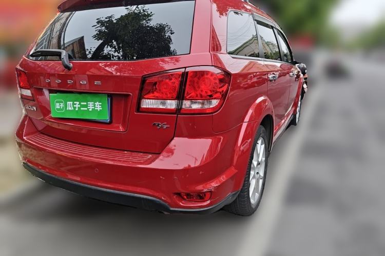 Used Dodge Journey 2013 2.4L Two-Wheel Drive Luxury Version Rear Right 45 Deg