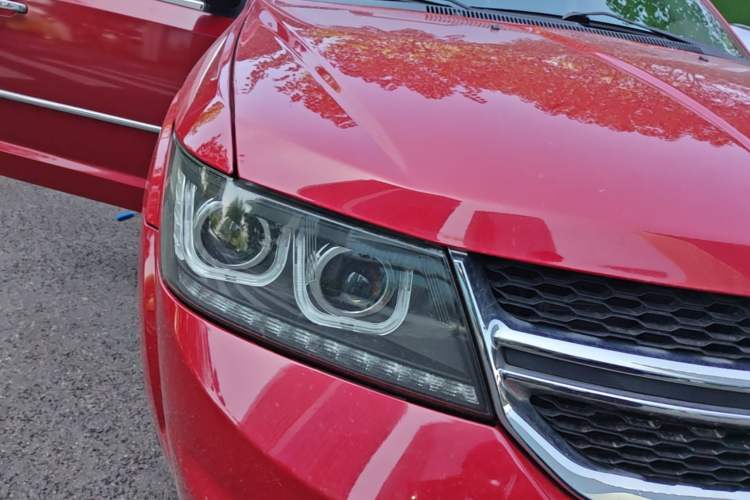 Used Dodge Journey 2013 2.4L Two-Wheel Drive Luxury Version Right Front Headlight