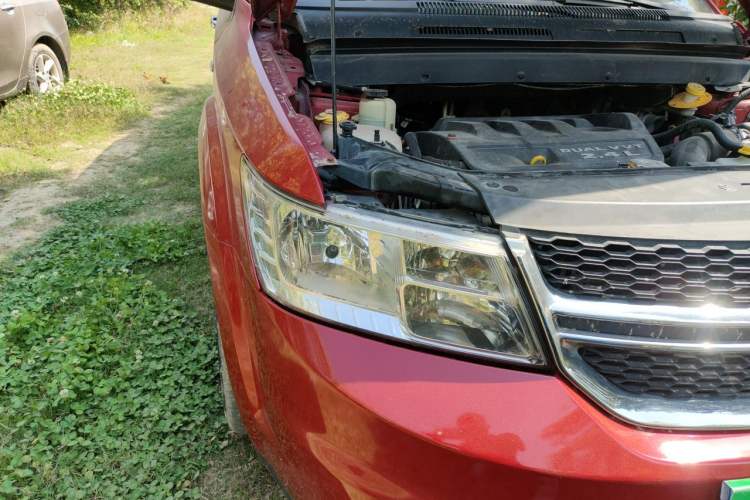 Used Dodge Journey 2013 2.4L Two-Wheel Drive Luxury Version Right Front Headlight