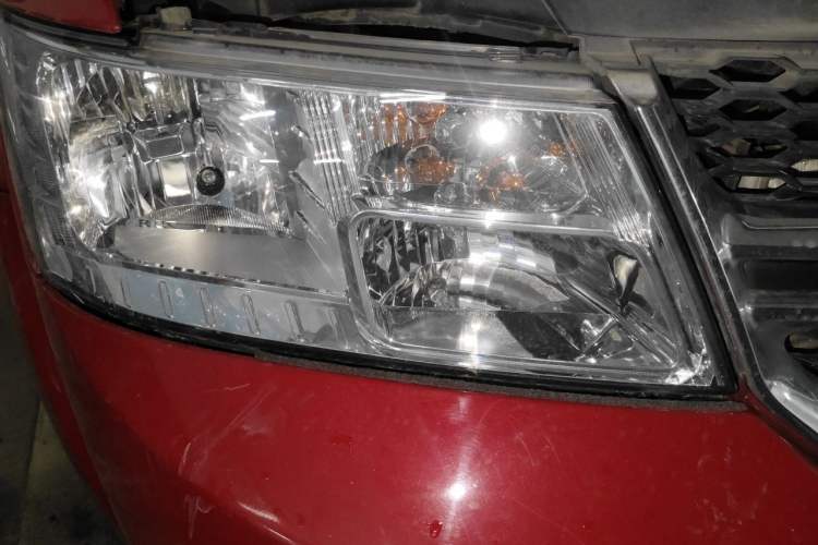 Used Dodge Journey 2013 2.4L Two-Wheel Drive Luxury Version Right Front Headlight