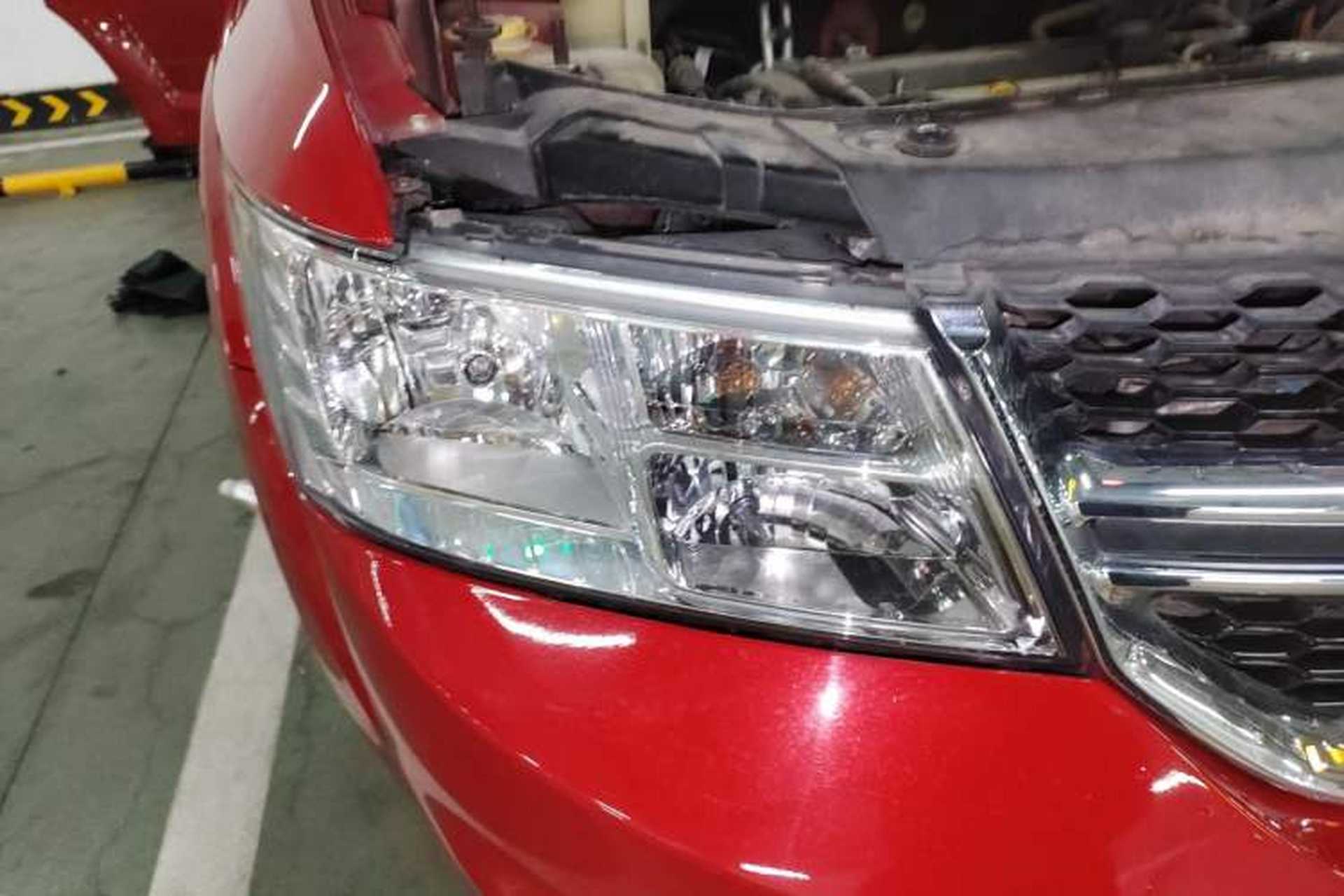 Used Dodge Journey 2013 2.4L Two-Wheel Drive Luxury Version Right Front Headlight