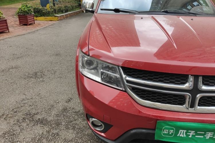 Used Dodge Journey 2013 2.4L Two-Wheel Drive Luxury Version Right Front Headlight