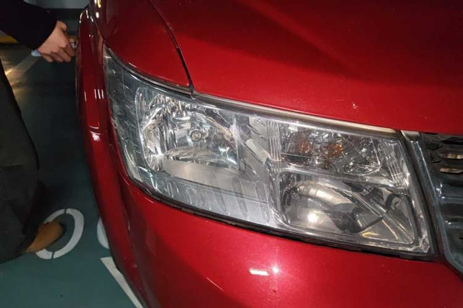Used Dodge Journey 2013 2.4L Two-Wheel Drive Luxury Version Right Front Headlight