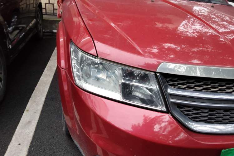 Used Dodge Journey 2013 2.4L Two-Wheel Drive Luxury Version Right Front Headlight