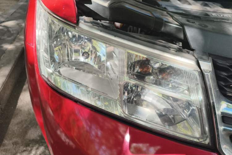 Used Dodge Journey 2013 2.4L Two-Wheel Drive Luxury Version Right Front Headlight