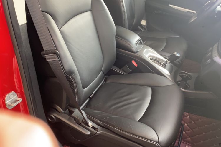 Used Dodge Journey 2013 2.4L Two-Wheel Drive Luxury Version Right Front Seat