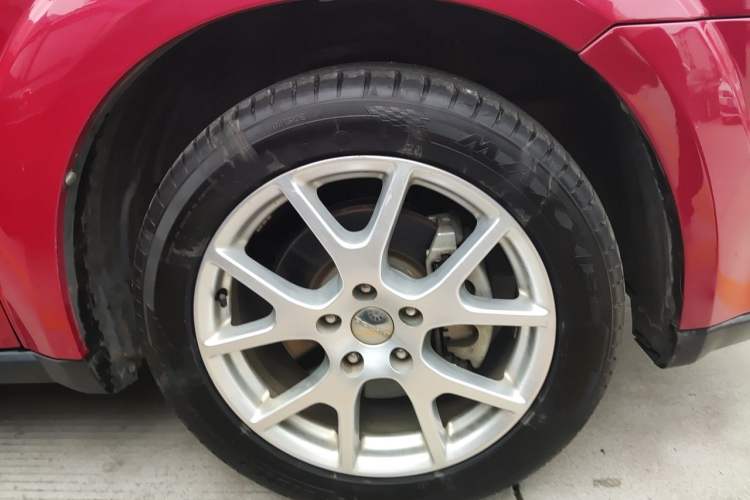 Used Dodge Journey 2013 2.4L Two-Wheel Drive Luxury Version Right Front Wheel Hub