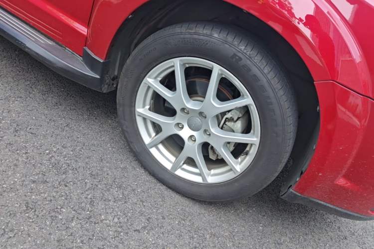 Used Dodge Journey 2013 2.4L Two-Wheel Drive Luxury Version Right Front Wheel Hub