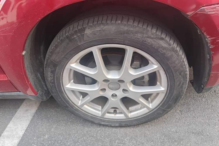Used Dodge Journey 2013 2.4L Two-Wheel Drive Luxury Version Right Front Wheel Hub