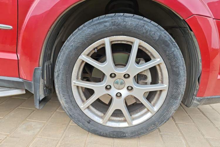 Used Dodge Journey 2013 2.4L Two-Wheel Drive Luxury Version Right Front Wheel Hub